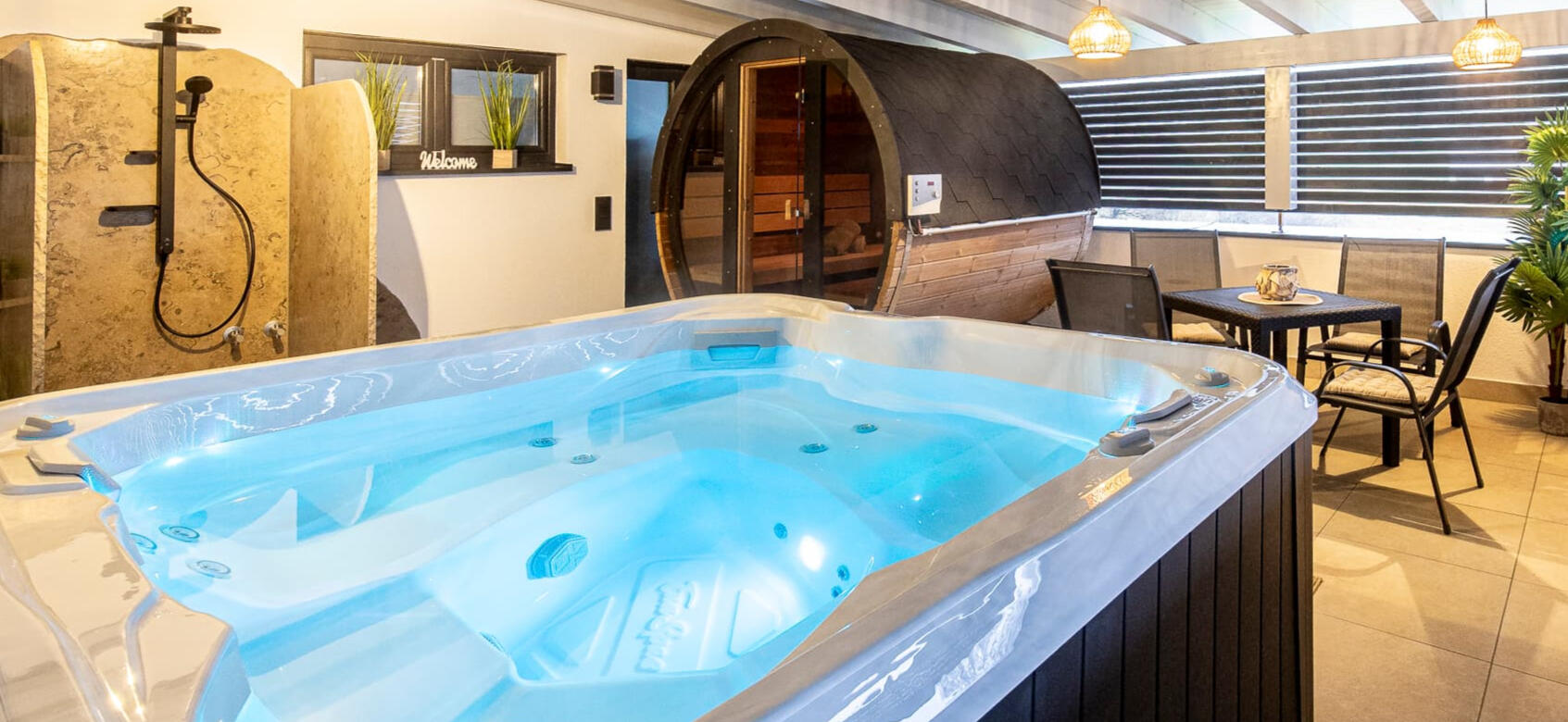 Privat Spa mit Whirlpool und Sauna - Ferienwohnung Riedbachlodge 3 in Viechtach